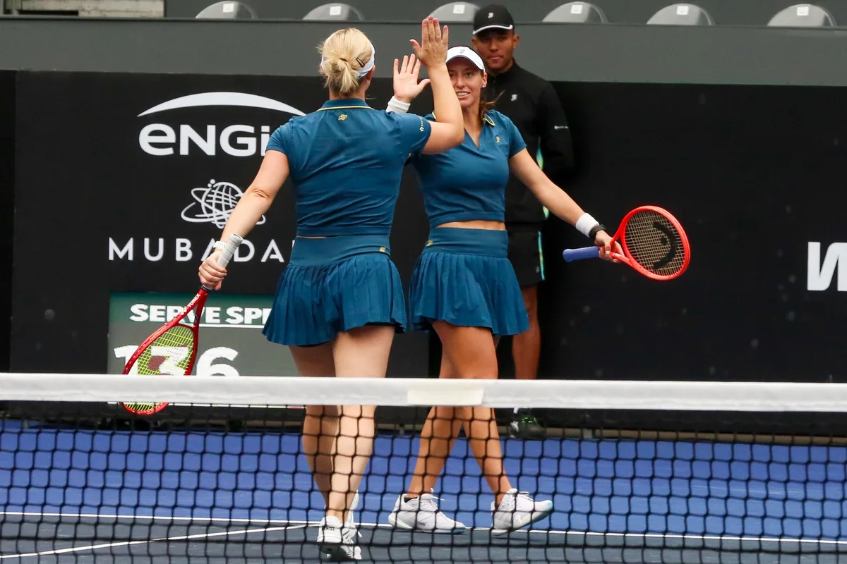 Stefani e Dabrowski avançam com desistência e já estão na semifinal
