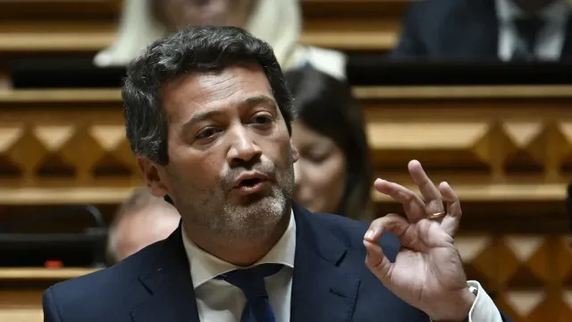 Ventura quer polémica com SIRESP na CPI a Neves e admite "investigação"