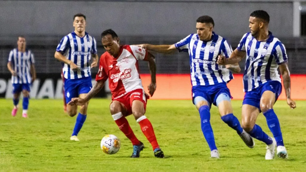 Jogando em casa, CSA se impõe e vence o Náutico pela Copa do Nordeste