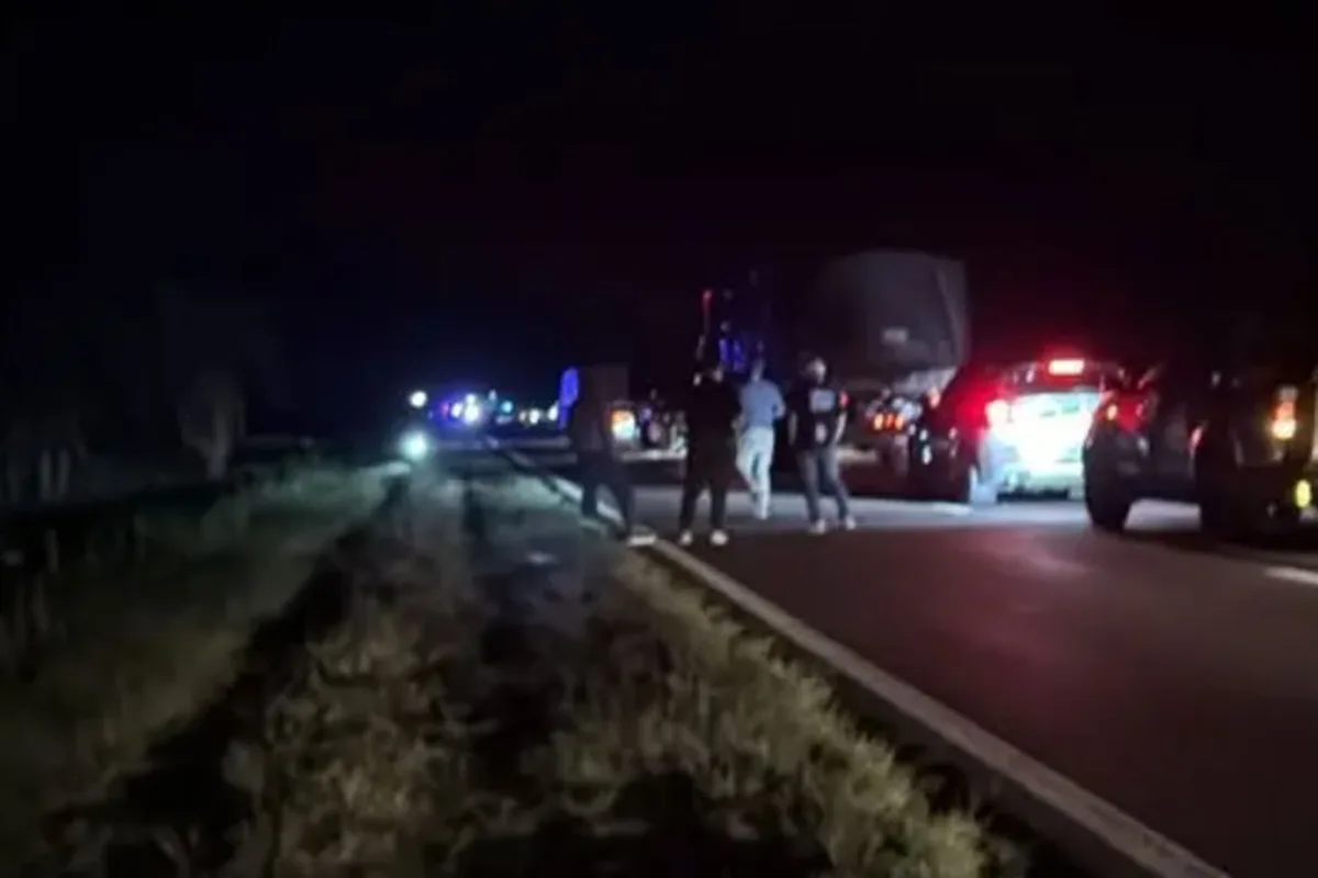 Tragedia en la ruta: una joven pareja y su bebé murieron cuando la moto en la que viajaban chocó contra una camioneta