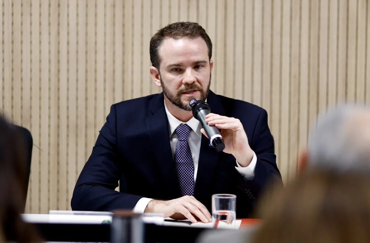 Durigan rejeita desvincular salário mínimo de benefícios do INSS