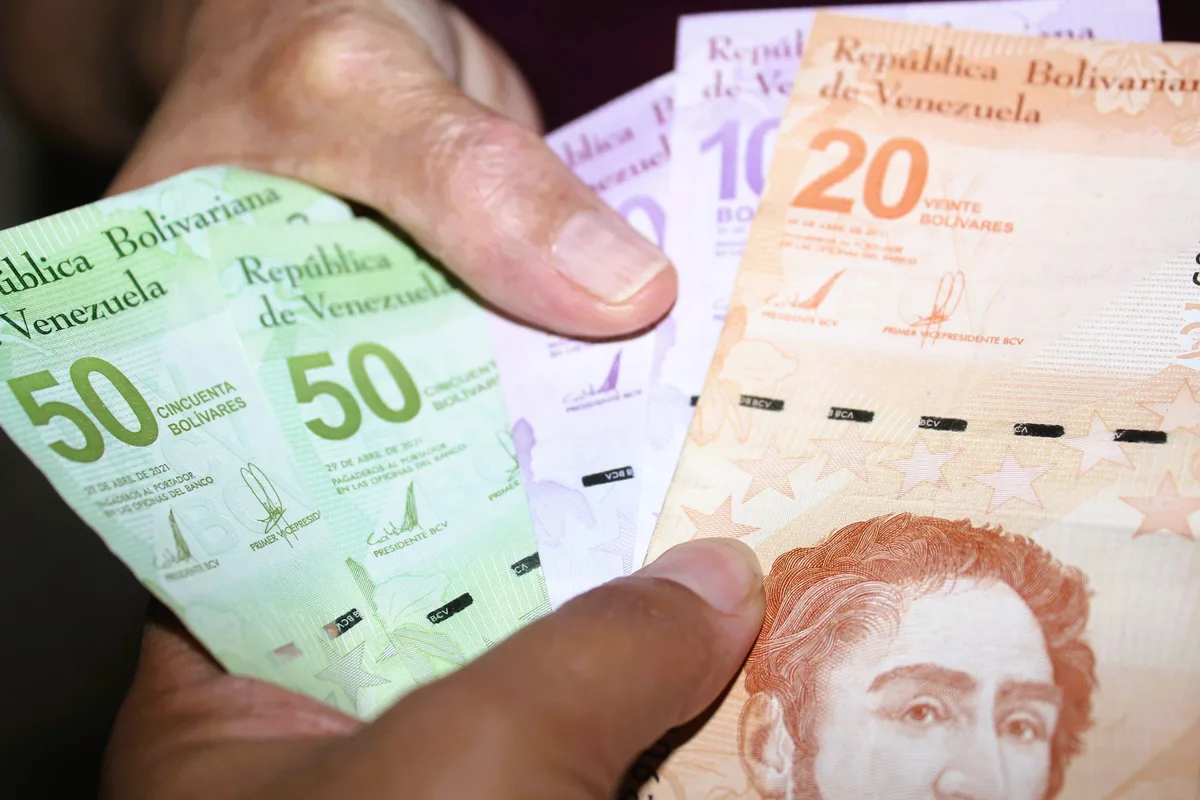 Las comisiones impuestas por el Banco Central de Venezuela golpean a los consumidores más pobres