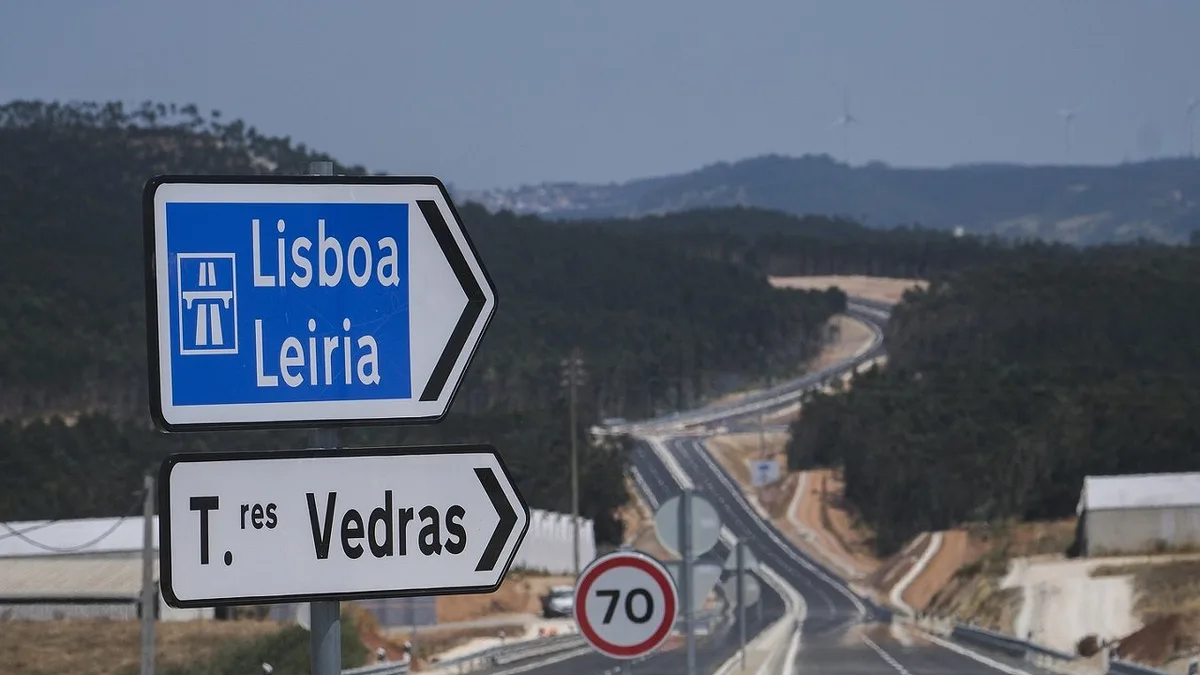 Despiste de carro na A8 em Loures causa uma morte