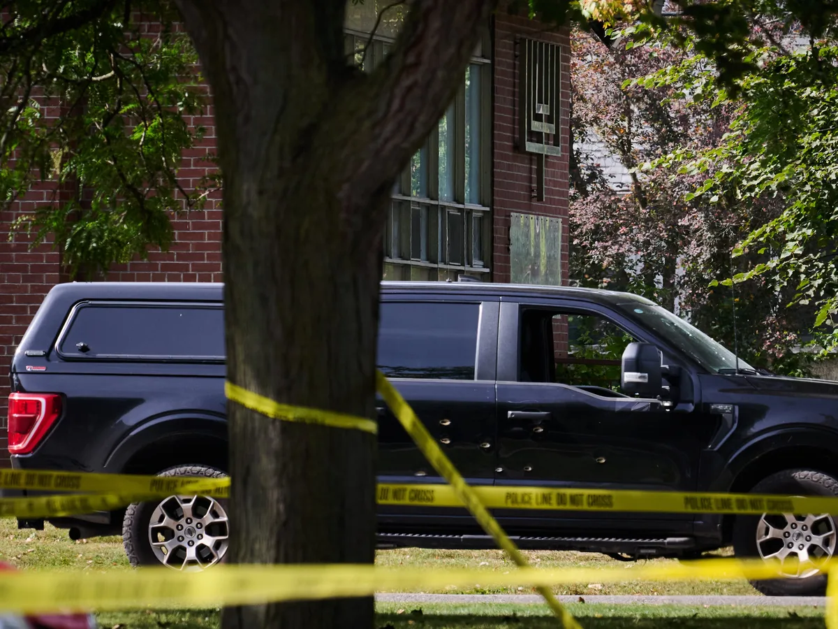 Suspect opened fire on officer as worshippers gathered at Belleville synagogue, SIU says