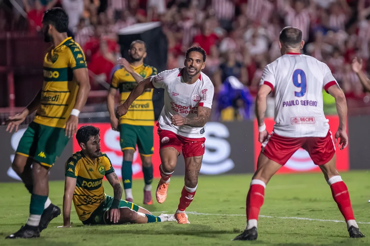 Náutico tem ampla vantagem em jogos contra o Cuiabá; veja retrospecto