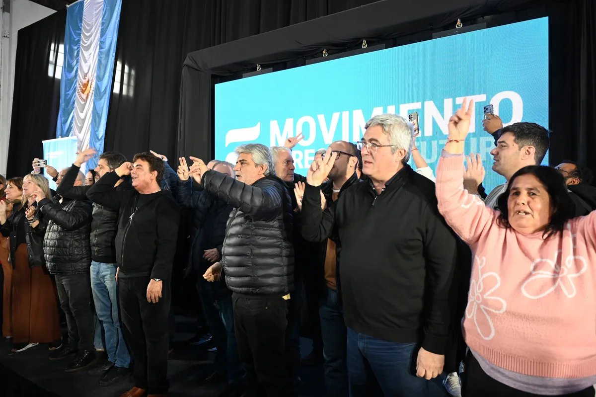 Kicillof en modo presidencial: primer plenario federal y gira en espejo con Milei a Nueva York
