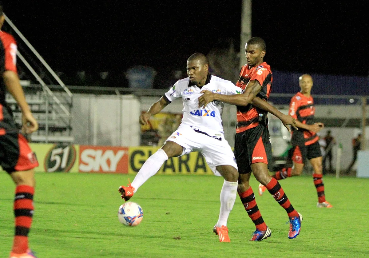 Tal como em 2012: Vitória já apostou em artilheiro que se destacou pelo ASA