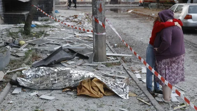 Sobe para 14 número de mortos em ataque contra terra natal de Zelensky