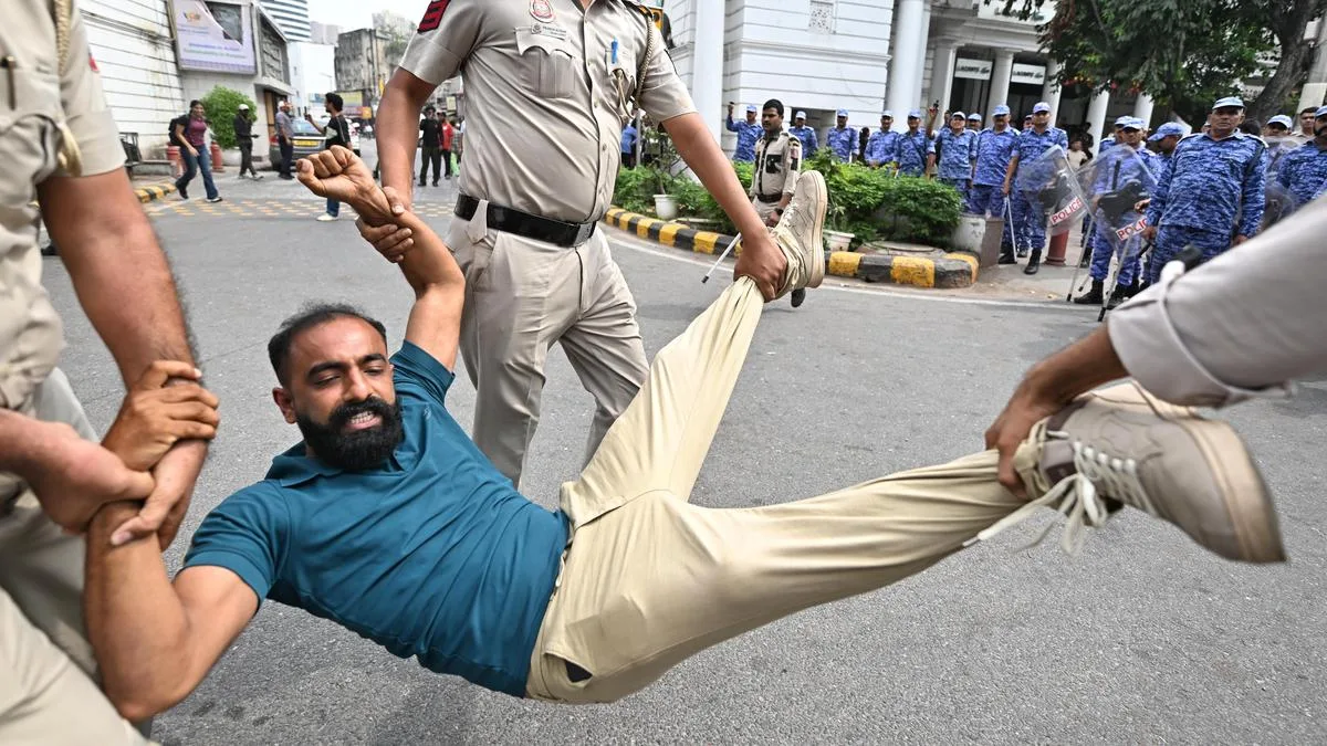 Sporadic protests break uneasy calm in Delhi