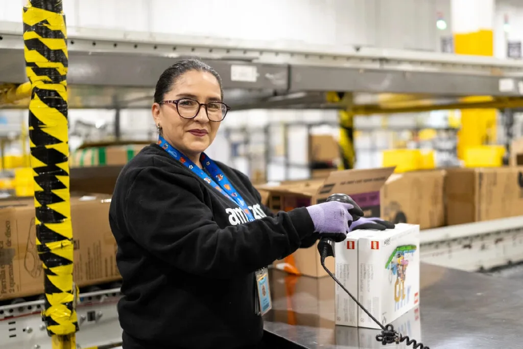 Amazon busca más de 11,000 trabajadores para fin de año en México y hay algo que no necesitas: experiencia previa
