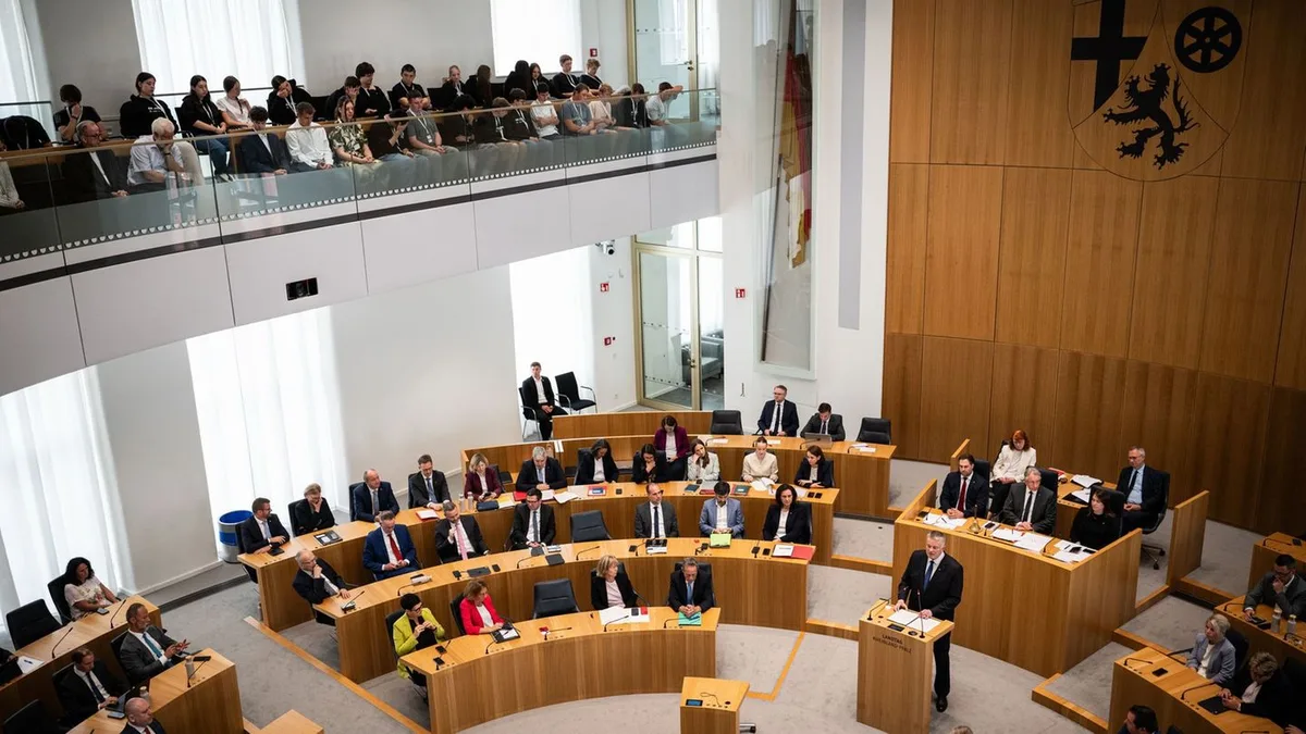 Sommerpause beendet: Bildung und Hitze - Landtag kommt wieder zusammen