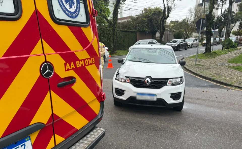 Idosa é atropelada no Água Verde em Curitiba e motorista explica: “Ela veio correndo, nem olhou para os lados”