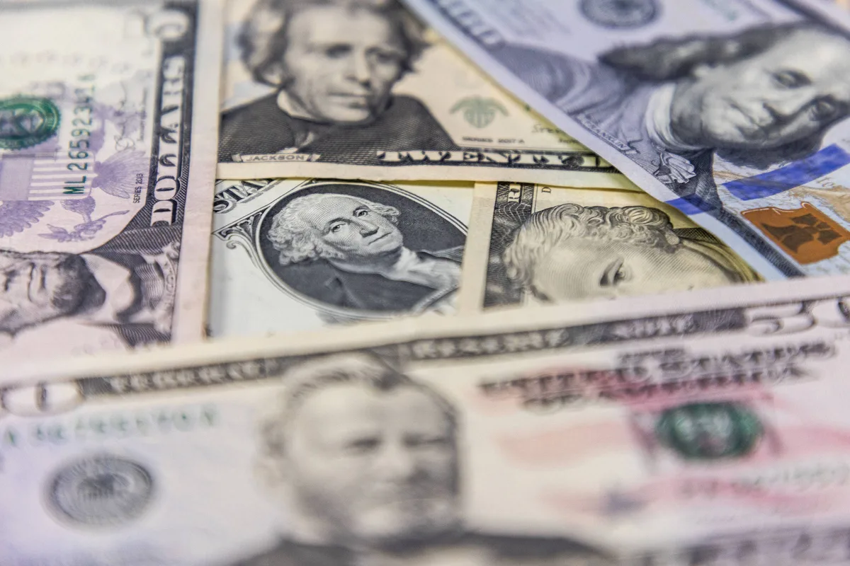 Títulos do Tesouro dos EUA disparam com petróleo a US$ 109 e atingem máximas em anos