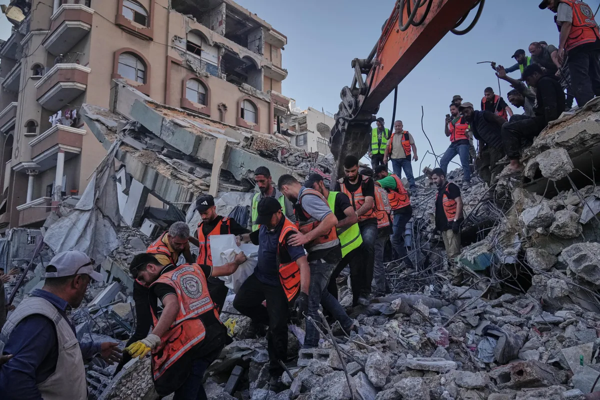Deja 19 muertos derrumbe en Gaza; palestinos siguen en condiciones precarias durante la tregua