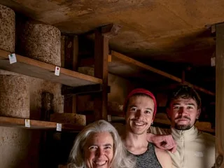 RENCONTRE. Dans leur fromagerie en Bretagne, cette Australienne et ses deux fils fabriquent un cheddar bien particulier
