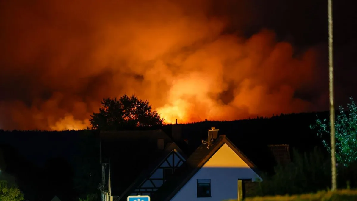 Großbrand in Naturschutzgebiet: Waldbrand im Hohen Venn: Feuer rückt näher