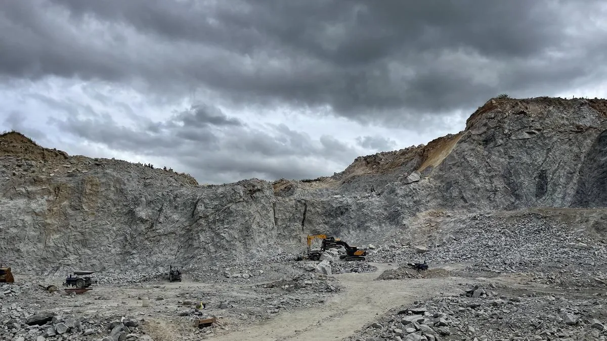 Quarry strike to oppose royalty system may hit construction work