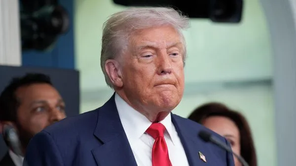 Дряхлеющий гегемон: в США предупредили о глубоком кризисе при Трампе