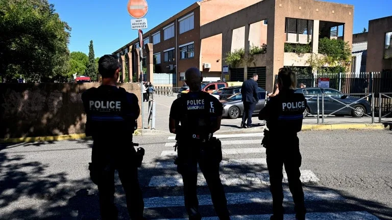 Tirs dans un collège à Aubagne: le suspect mineur écroué après avoir reconnu les faits