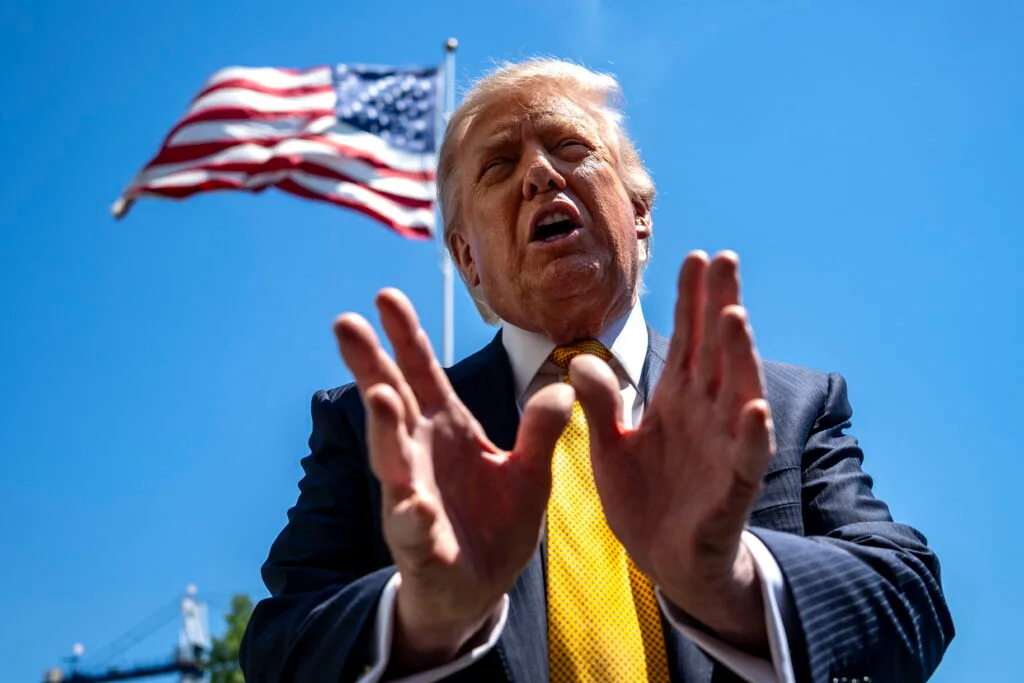 Departamento de Justiça dos EUA investiga media por não cobrirem Trump