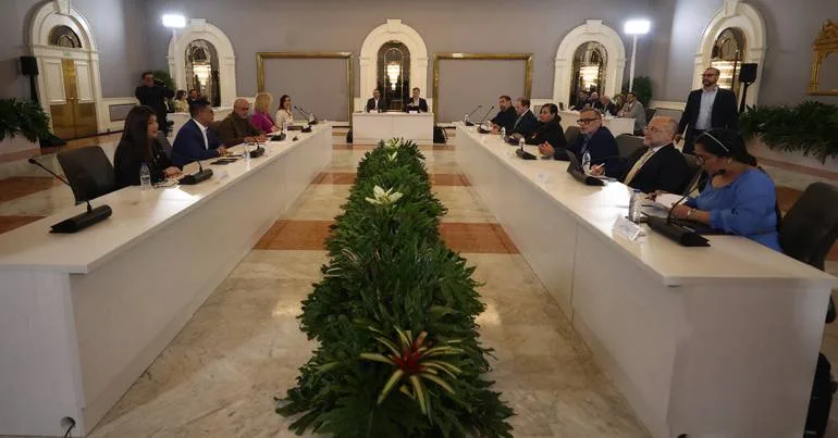 Oposição e Governo em novas negociações na Venezuela