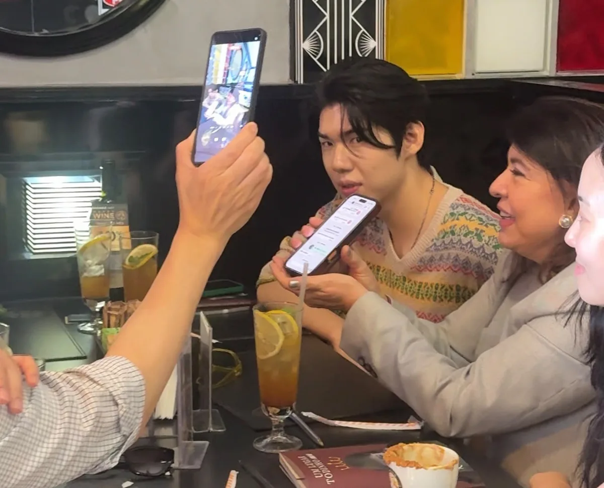 Roberta Miranda mostra música inédita a Gaho em cafeteria; ouça um trecho