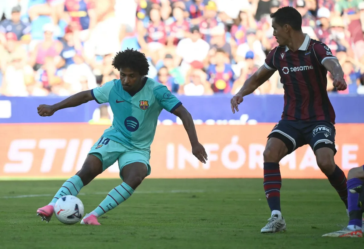 Adeyemi, el zurdo que marca con la derecha