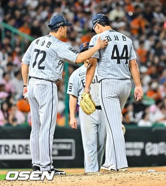 [사진]0.2이닝 3실점 교체되는 김서현