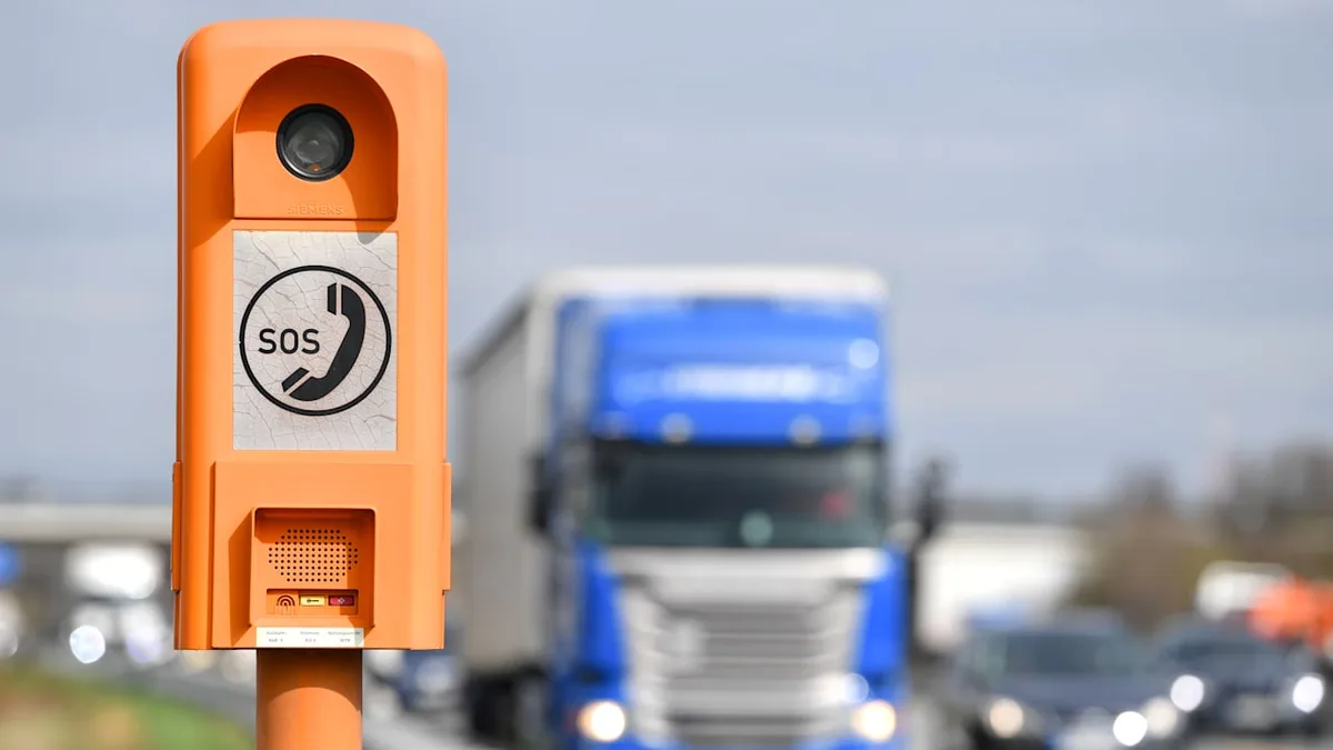 Experten warnen - Notrufsäulen an Autobahnen sollen abgeschafft werden