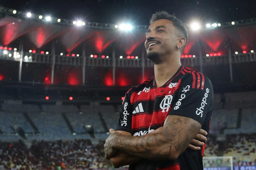 Danilo encaminha renovação com o Flamengo e revela previsão para assinatura
