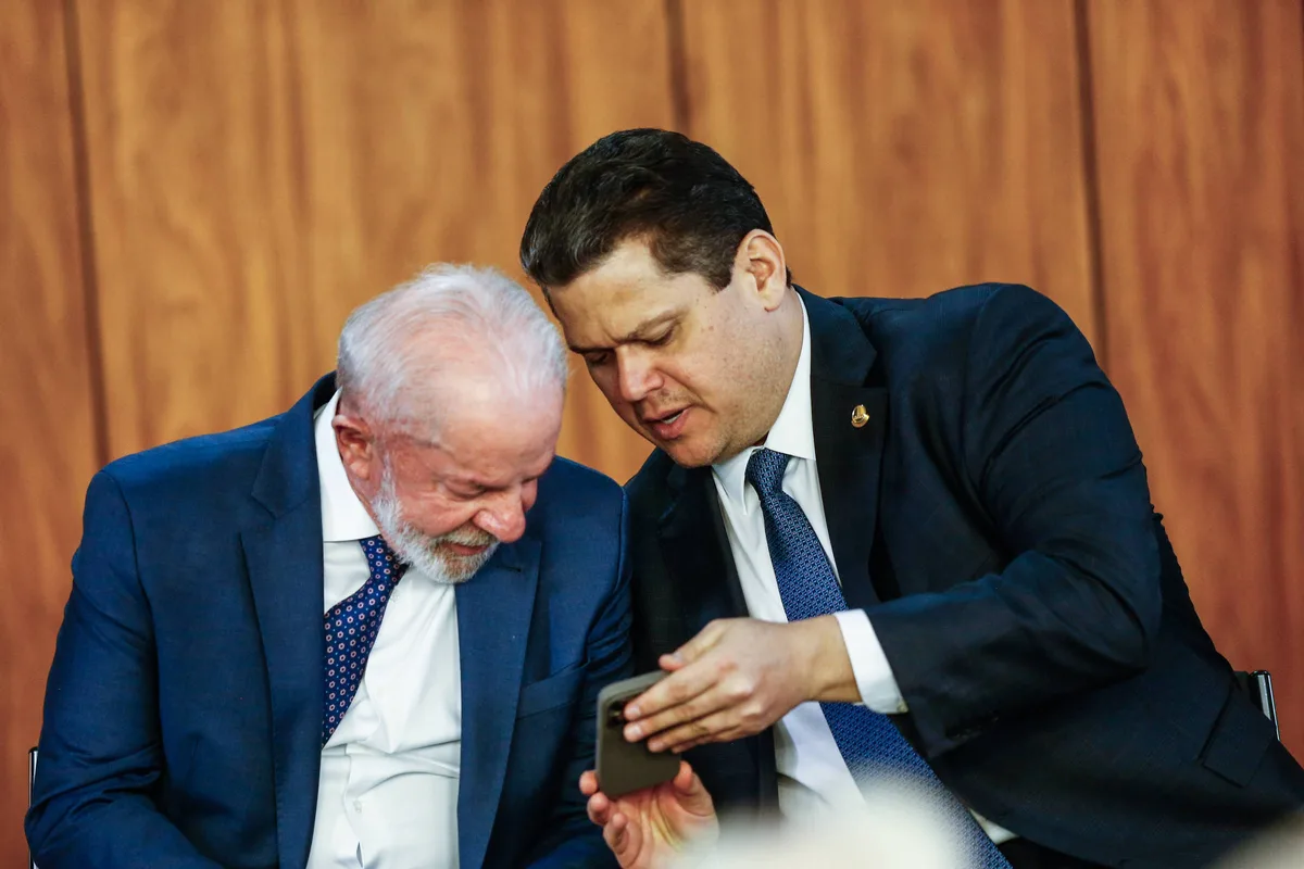 Lula recebe Alcolumbre e destrava parte da pauta eleitoral, mas 6x1 segue sem data de votação