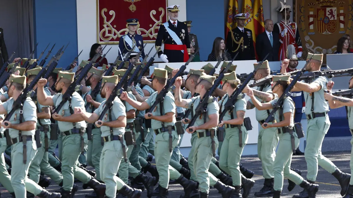 La razón de por qué la Legión desfila más rápido: 160 pasos por minuto en una demostración de fuerza y dinamismo