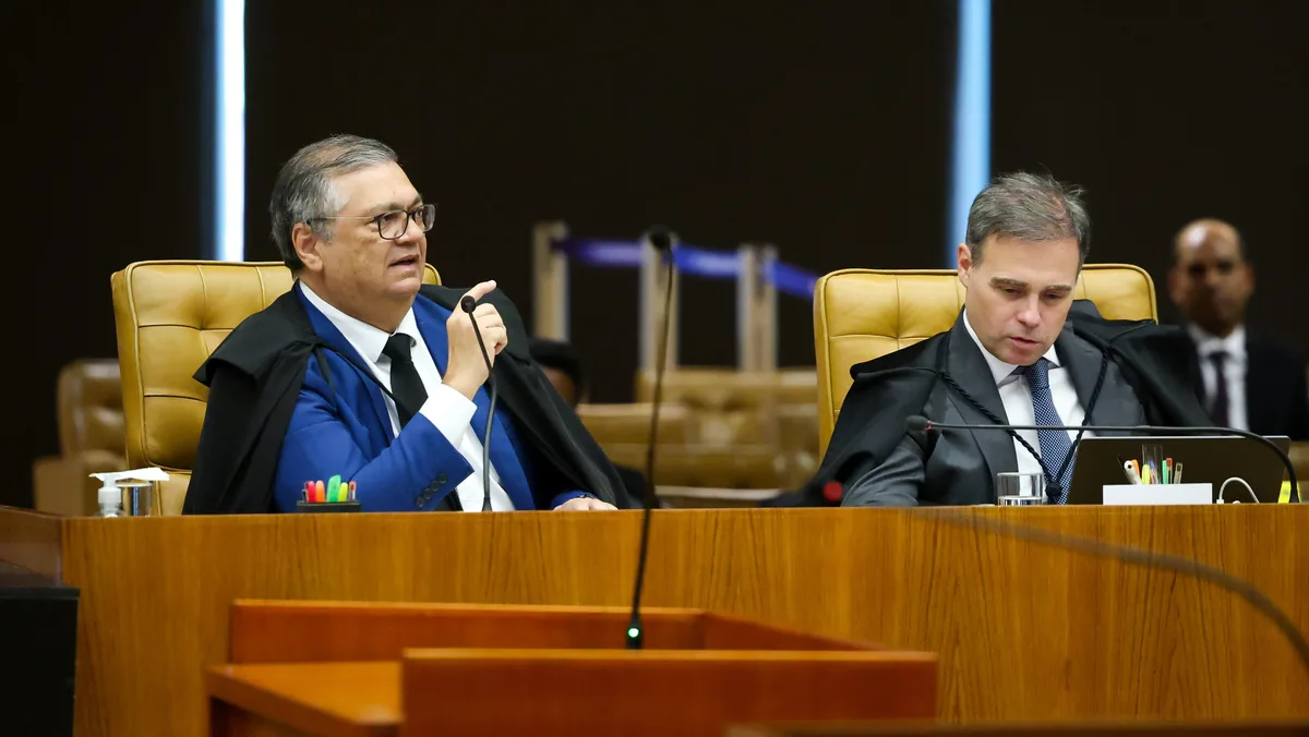 Dino avacalha ao sugerir conflito de interesse de Mendonça