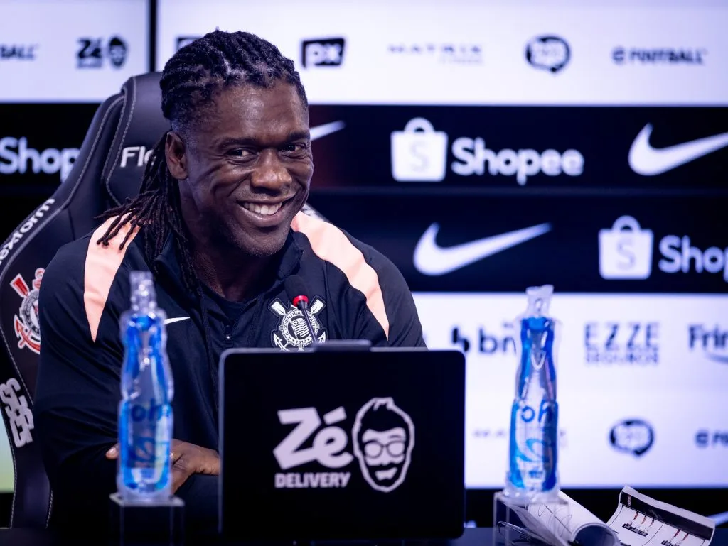 Seedorf é apresentado no Corinthians e aponta fator decisivo para reação da equipe