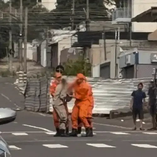 Desespero de gestante é flagrado por socorristas que evitam tragédia