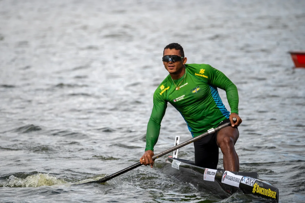 Isaquias Queiroz conquista medalha de ouro no Mundial de Canoagem