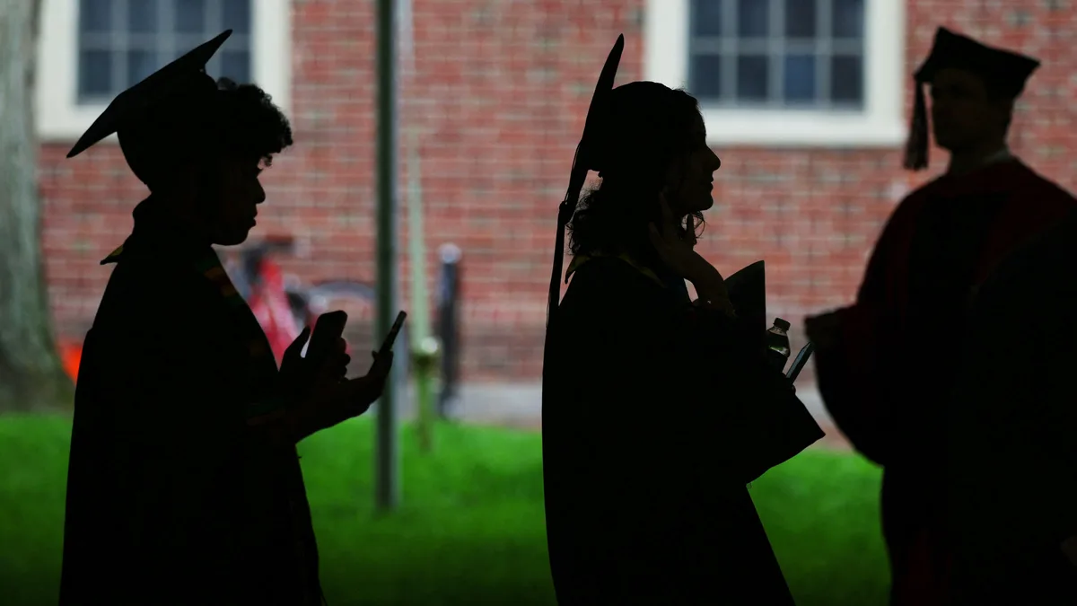 Un informe advierte que la IA está provocando una “rendición cognitiva”, las universidades se encuentran en una encrucijada