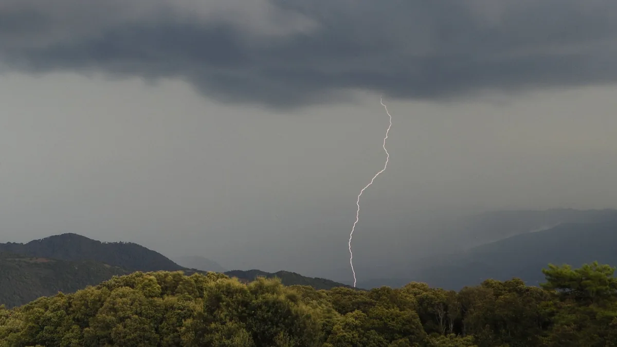 15 départements placés jeudi en vigilance orange pour orages et deux pour canicule