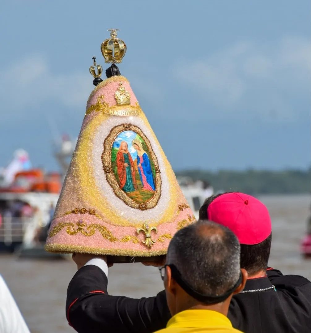 FOTOS e VÍDEOS: Procissões do Círio por terra e rio reúnem milhares de devotos de Nossa Senhora de Nazaré em Belém