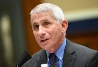 EUA: Ex-assessor de Fauci se declara culpado por ocultar registros da Covid