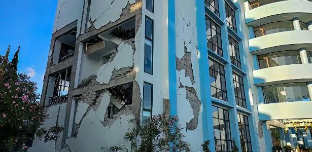 Terremoto de magnitude 7,7 atinge a costa da Indonésia e deixa 38 mortos
