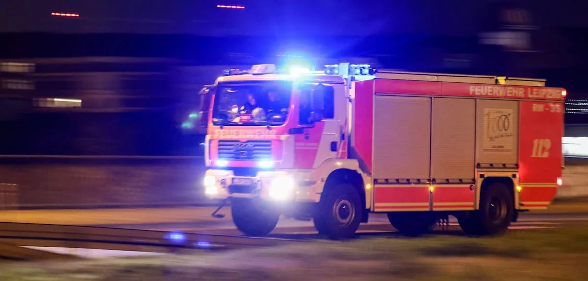 Scheunenbrand in Südbrookmerland: Nachbarzaun zerstört | Aurich-News