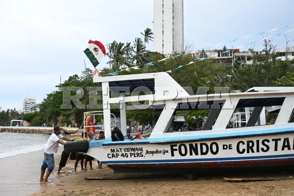 Se mantiene 'Polo' estacionario frente a costas de México