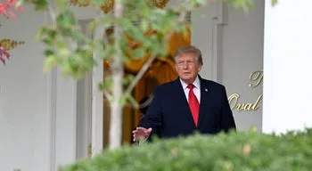 "Uma vergonha". Trump acusa Zelensky de elevar preço do petróleo com ataques a refinarias russas