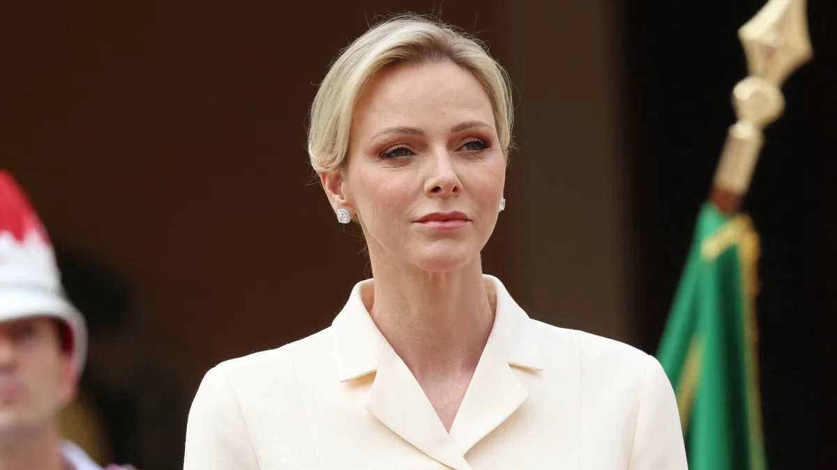 Charlene de Mónaco sigue los pasos de Kate Middleton y confirma que el traje es lo que mejor le sienta: "Ha llevado 4 diferentes en solo 15 días"