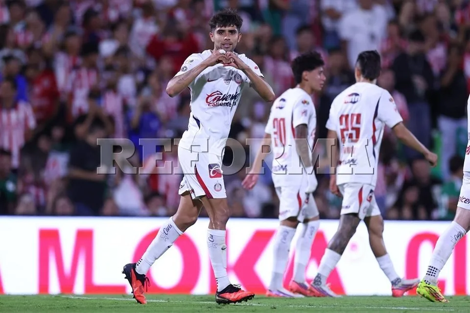 Chivas vuelve al triunfo y extiende crisis del Santos