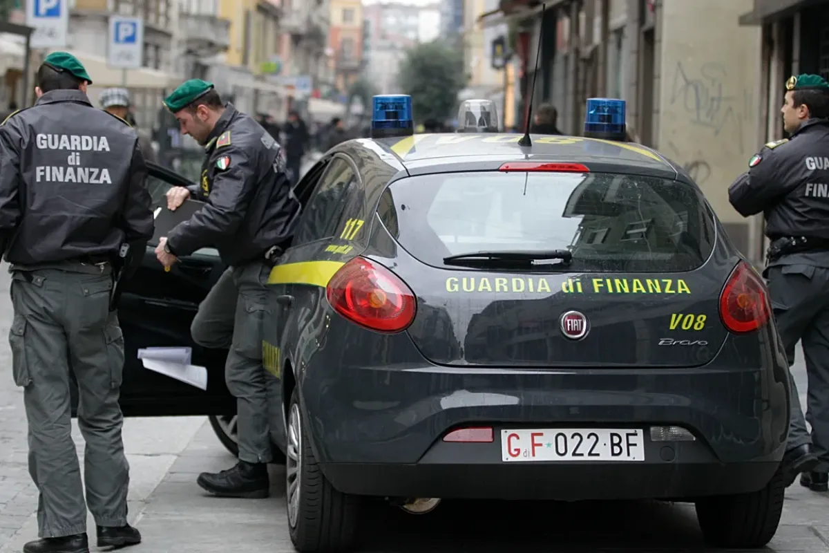Detienen a un hombre que transportaba misiles antitanque en su camioneta en Italia