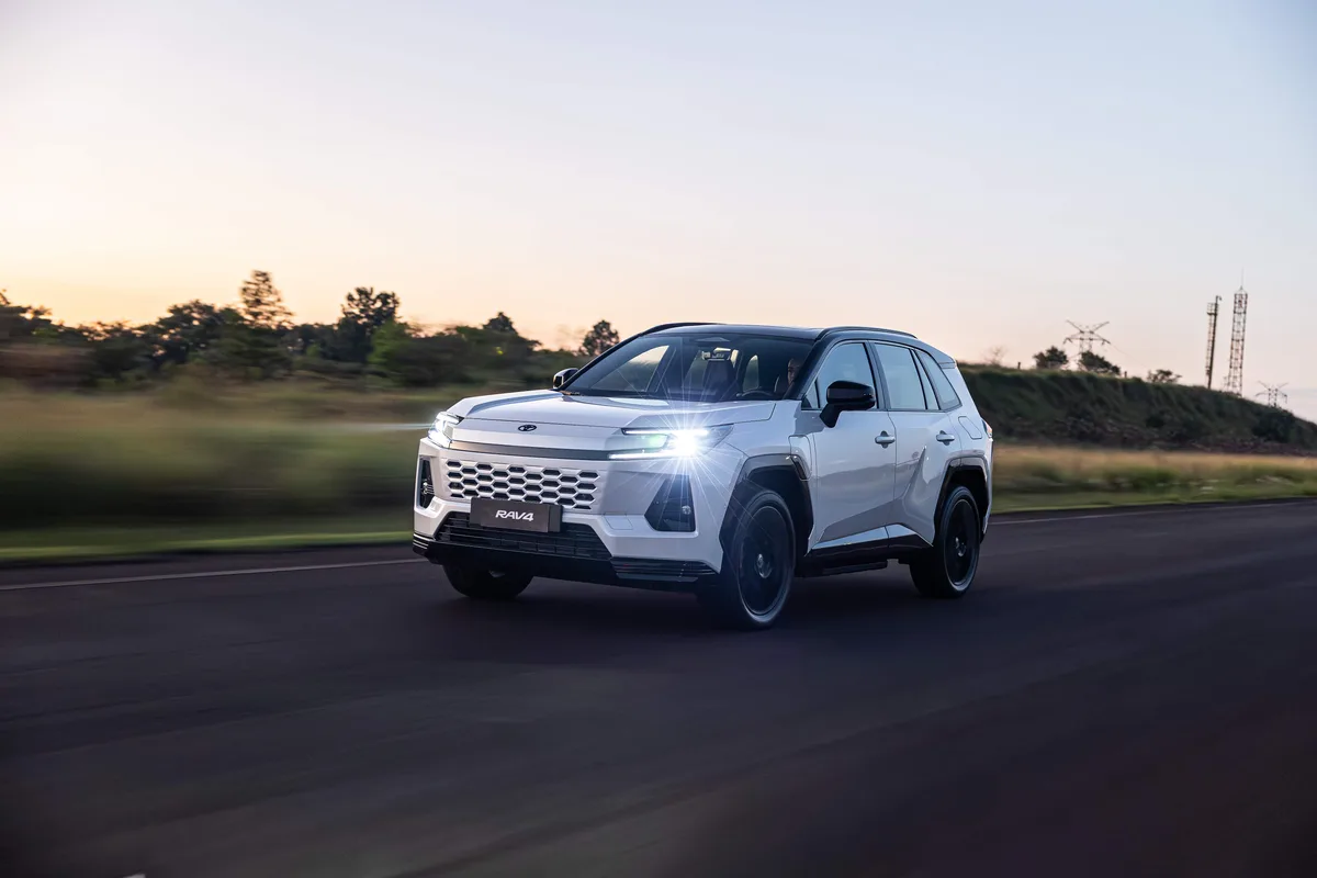 Toyota RAV4 volta ao Brasil com versão híbrida plug-in de 329 cv