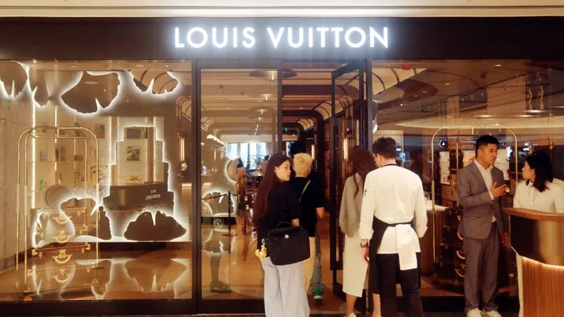 Les riches chinois vont payer plus d'impôts et c'est une mauvaise nouvelle pour les géants français du luxe qui risquent de voir leurs ventes ralentir