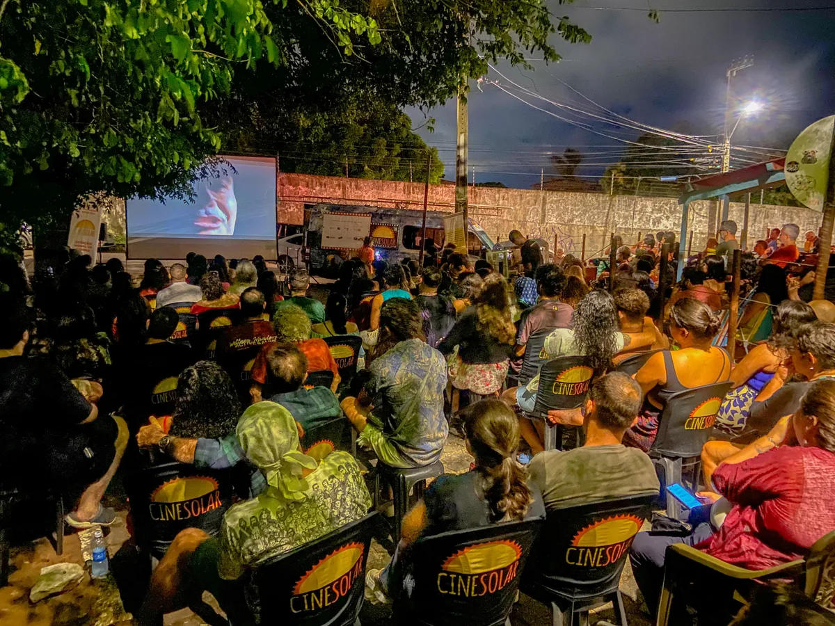 Cinema itinerante movido a energia solar terá sessões gratuitas em Natal; veja como participar